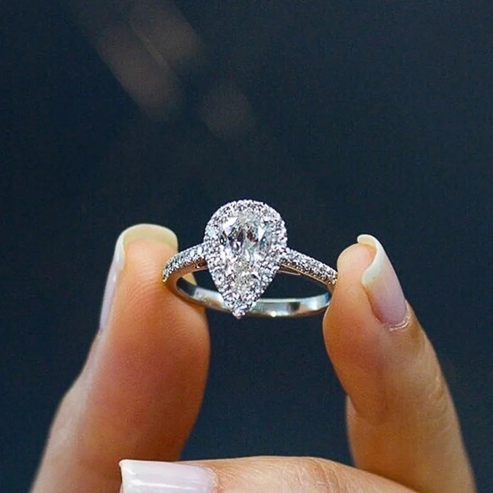 Hot Sale Water Drop Design Women Ring Micro Paved Crystal Zircon Elegant Bridal Wedding Engagement Jewelry Ring for Lover