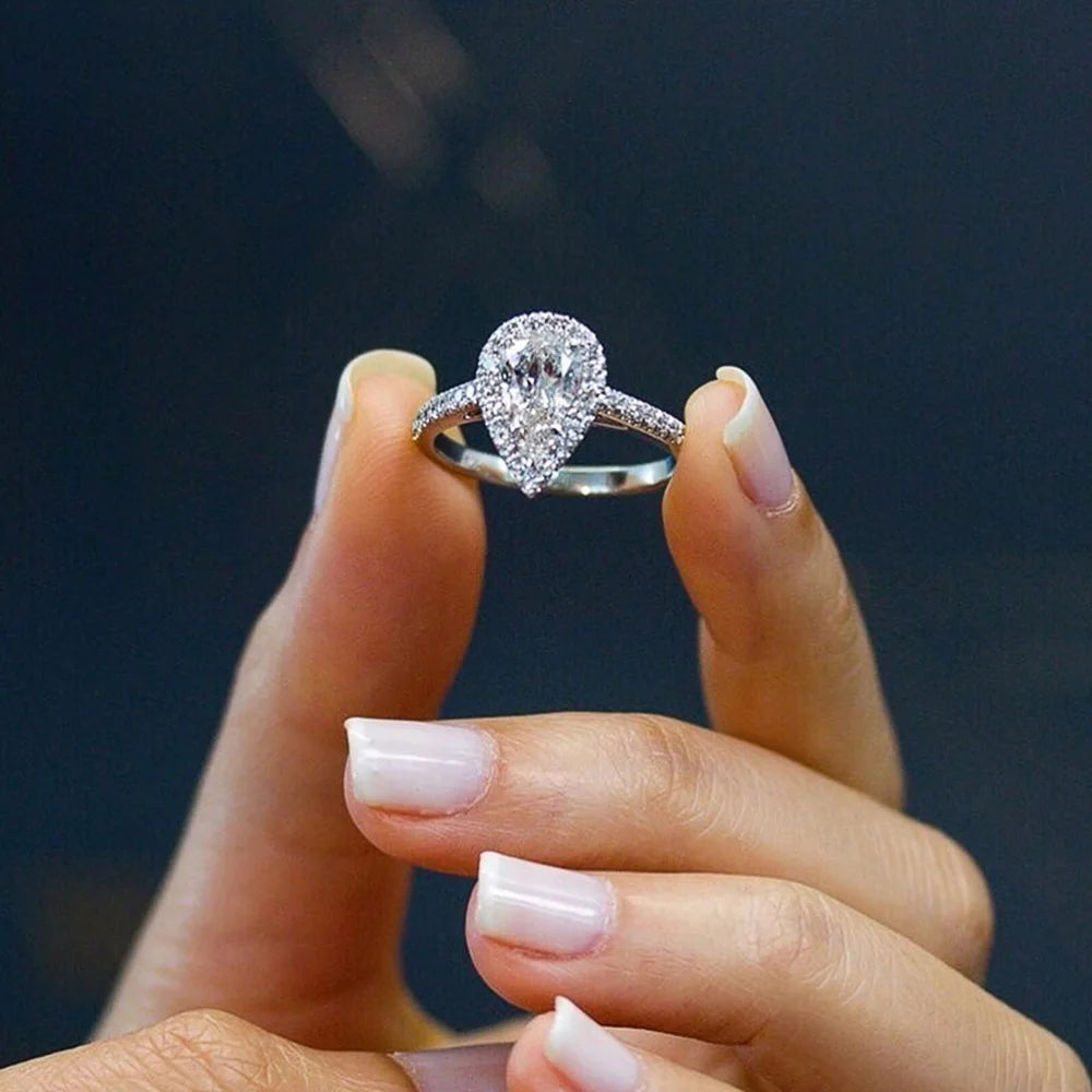 Hot Sale Water Drop Design Women Ring Micro Paved Crystal Zircon Elegant Bridal Wedding Engagement Jewelry Ring for Lover