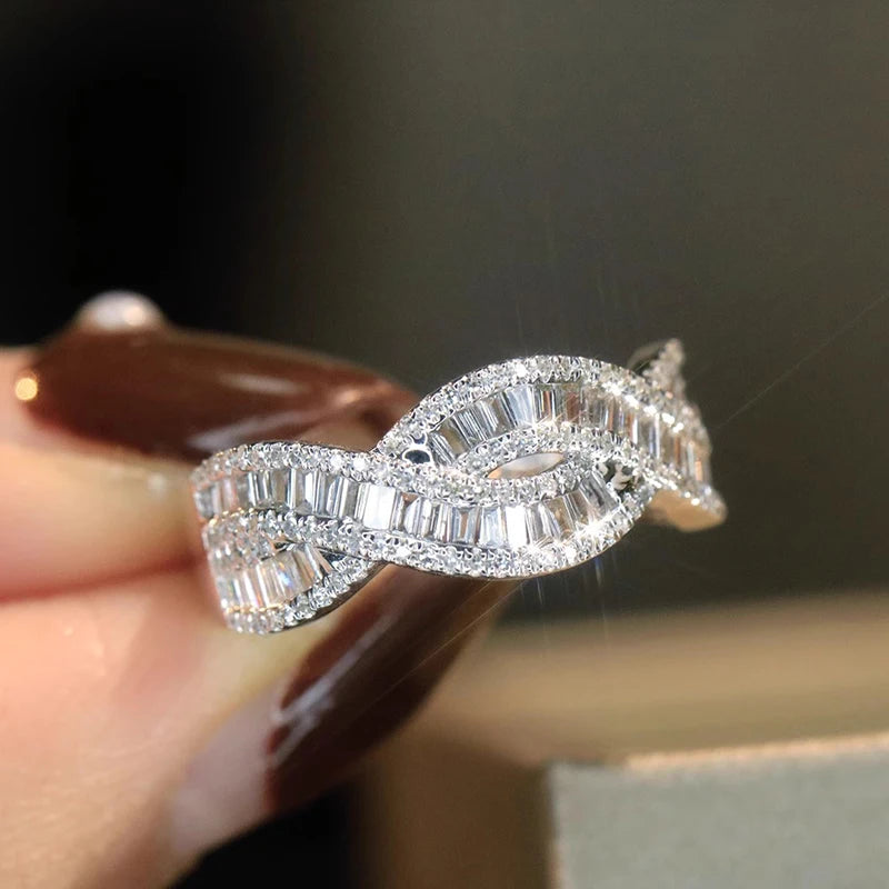 Luxury Twist Design Cubic Zirconia Rings Women Sparkling Wedding Band Accessories Statement Female Rings Party Jewelry