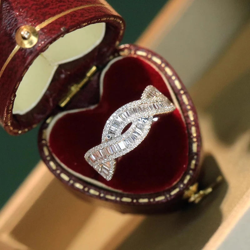 Luxury Twist Design Cubic Zirconia Rings Women Sparkling Wedding Band Accessories Statement Female Rings Party Jewelry