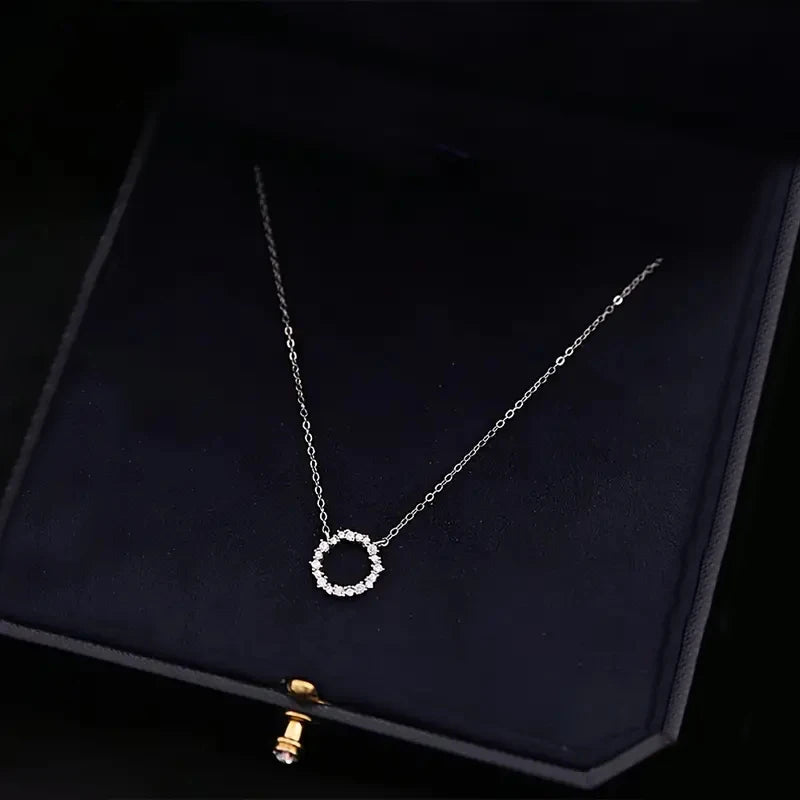 Shinning Circle Pendant Necklace Lady Engagement Jewelry with Bright Cubic Zirconia Silver Color/Gold Color Accessories