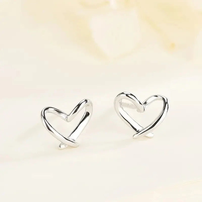 Minimalist Heart Shaped Stud Earrings for Women Glossy Neat Fresh Teens Ear Accessories Charms Daily Wear Party Jewelry
