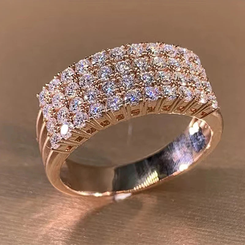 Gorgeous Rose Gold Color Finger Ring Female Engagement Party Jewelry Luxury Lady Shining Accessories for Anniversary