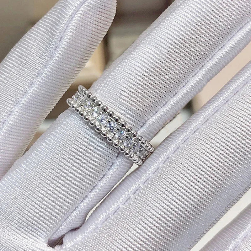 Trendy Simple Rings for Lady Shiny Single Row Cubic Zirconia Exquisite Finger Accessories Attractive Charms Party Jewelry