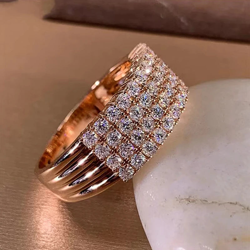 Gorgeous Rose Gold Color Finger Ring Female Engagement Party Jewelry Luxury Lady Shining Accessories for Anniversary