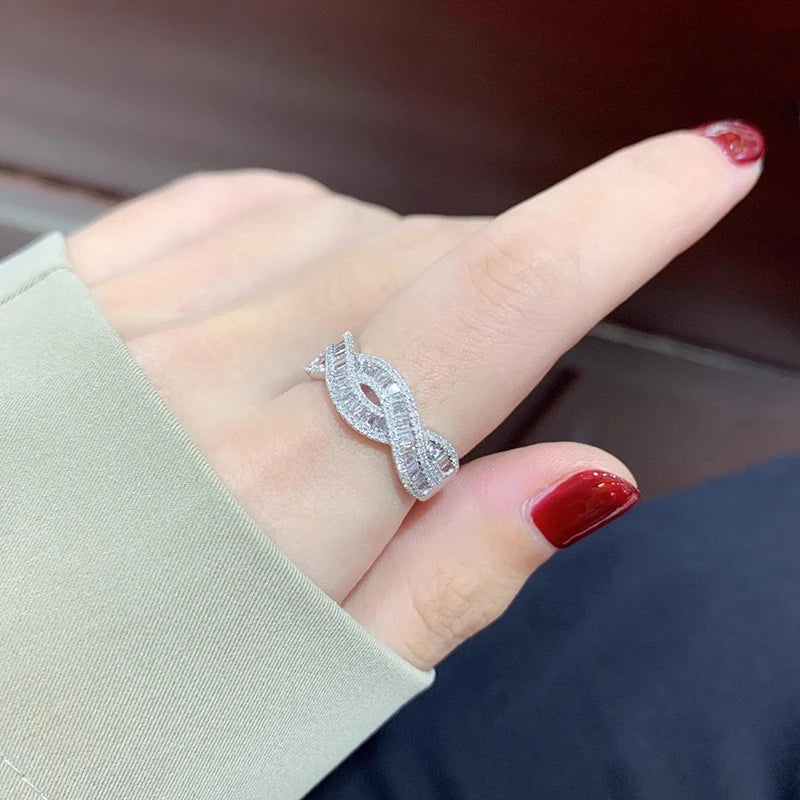 Luxury Twist Design Cubic Zirconia Rings Women Sparkling Wedding Band Accessories Statement Female Rings Party Jewelry