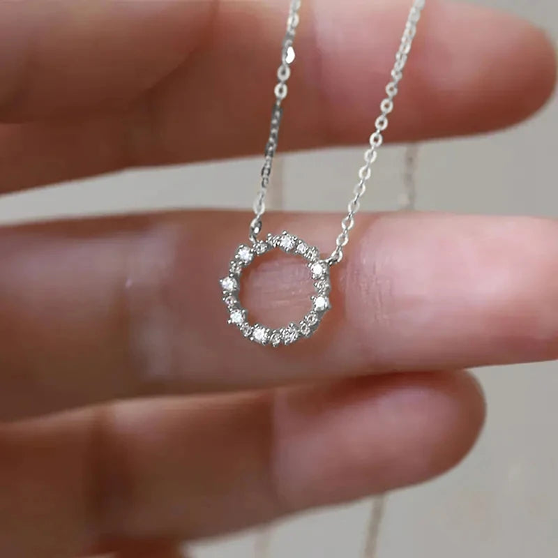 Shinning Circle Pendant Necklace Lady Engagement Jewelry with Bright Cubic Zirconia Silver Color/Gold Color Accessories