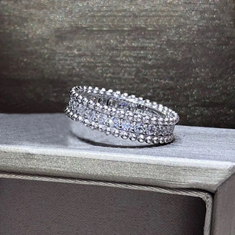 Trendy Simple Rings for Lady Shiny Single Row Cubic Zirconia Exquisite Finger Accessories Attractive Charms Party Jewelry