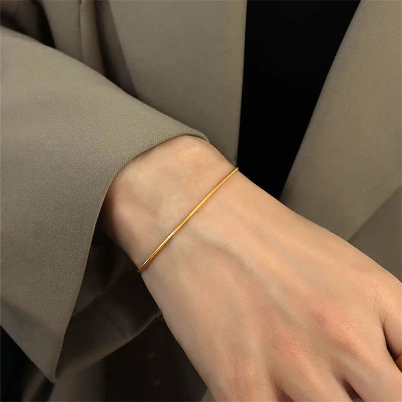 Classic Couples Men Women Gold Color Bracelets for Women Stainless Steel Thin Snake Link Chain Lobster Clasp Snap Button Jewelry
