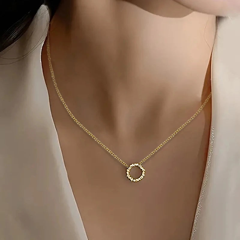 Shinning Circle Pendant Necklace Lady Engagement Jewelry with Bright Cubic Zirconia Silver Color/Gold Color Accessories