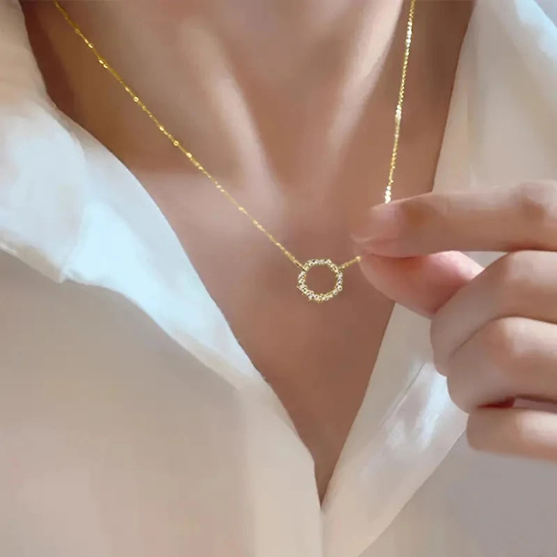 Shinning Circle Pendant Necklace Lady Engagement Jewelry with Bright Cubic Zirconia Silver Color/Gold Color Accessories