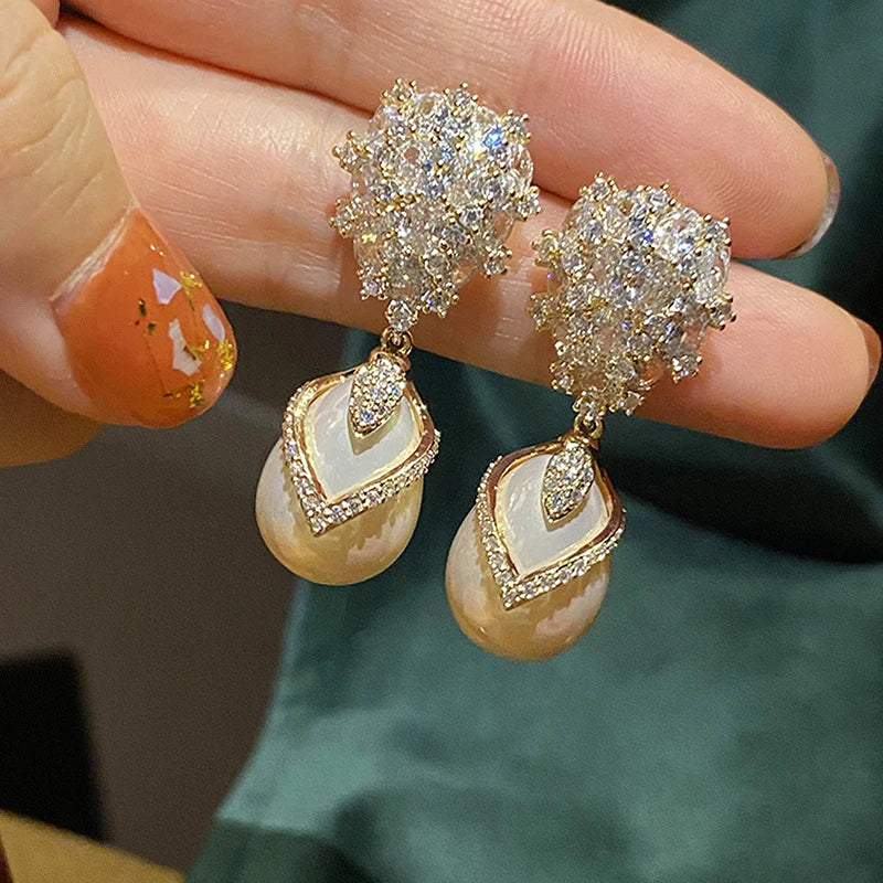 Gorgeous Simulated Pearl Dangle Earrings Lady Luxury Sparkling CZ Pendant Jewelry for Party Bridal Wedding Accessories