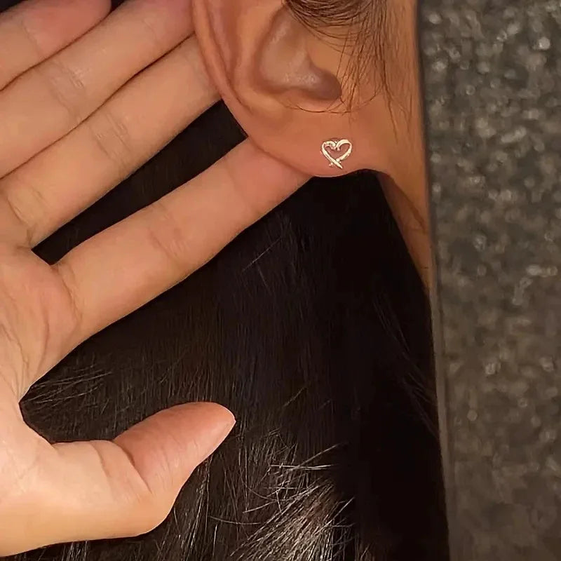 Minimalist Heart Shaped Stud Earrings for Women Glossy Neat Fresh Teens Ear Accessories Charms Daily Wear Party Jewelry