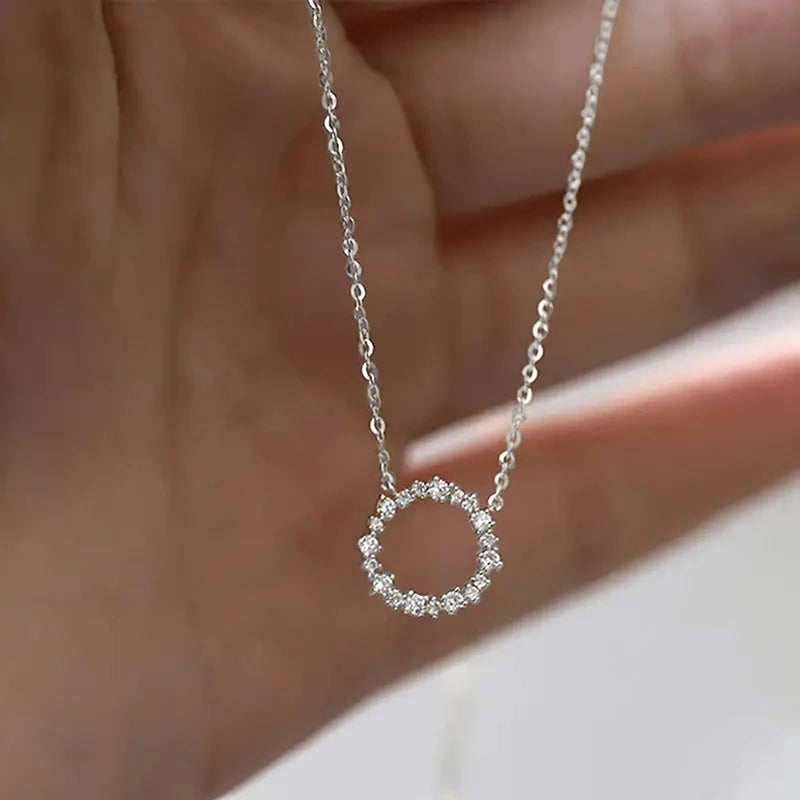 Shinning Circle Pendant Necklace Lady Engagement Jewelry with Bright Cubic Zirconia Silver Color/Gold Color Accessories