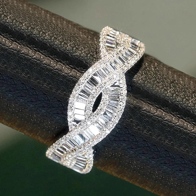 Luxury Twist Design Cubic Zirconia Rings Women Sparkling Wedding Band Accessories Statement Female Rings Party Jewelry