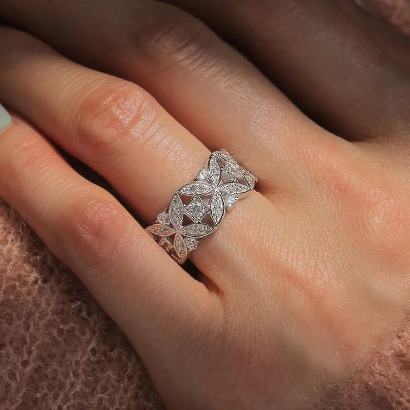 Luxury Exquisite Silver Color Finger Ring Female Shinning Cubic Zirconia Jewelry for Wedding Aesthetic Accessories Gift