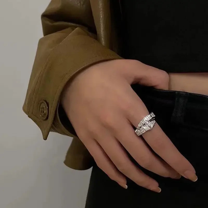 Design Sense Silver Color Snake Shape Rings For Women Rhinestone Ring Delicate Open Index Finger Ring Party Jewelry Accessories