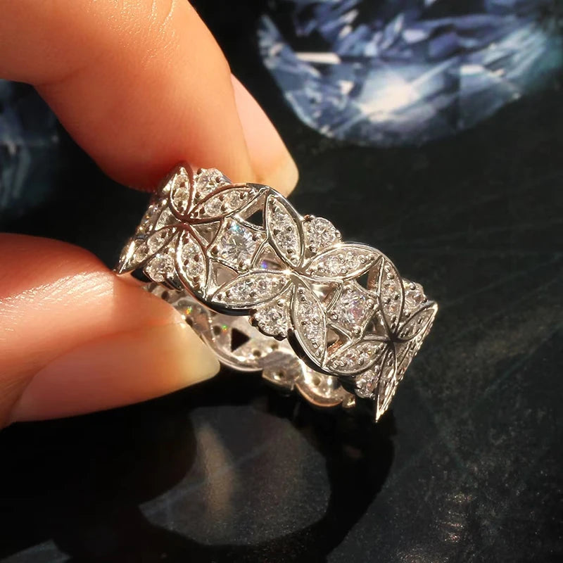 Luxury Exquisite Silver Color Finger Ring Female Shinning Cubic Zirconia Jewelry for Wedding Aesthetic Accessories Gift