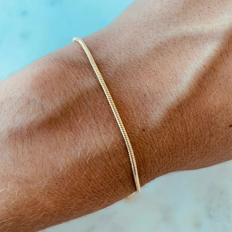 Classic Couples Men Women Gold Color Bracelets for Women Stainless Steel Thin Snake Link Chain Lobster Clasp Snap Button Jewelry
