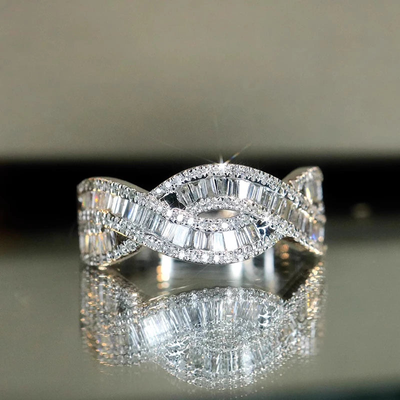 Luxury Twist Design Cubic Zirconia Rings Women Sparkling Wedding Band Accessories Statement Female Rings Party Jewelry