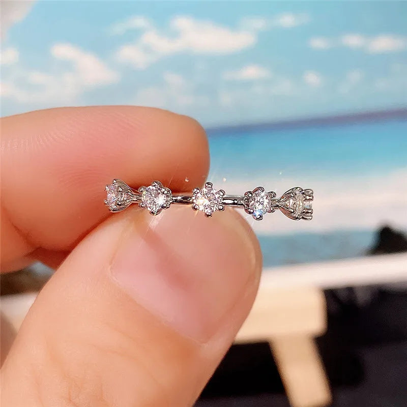 Fashion Contracted Design Women's Ring with Brilliant White Cubic Zirconia Wedding Party Daily Wearable Statement Jewelry