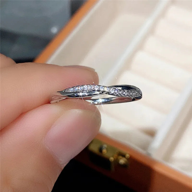 Fashion Contracted Design Women's Ring with Brilliant White Cubic Zirconia Wedding Party Daily Wearable Statement Jewelry