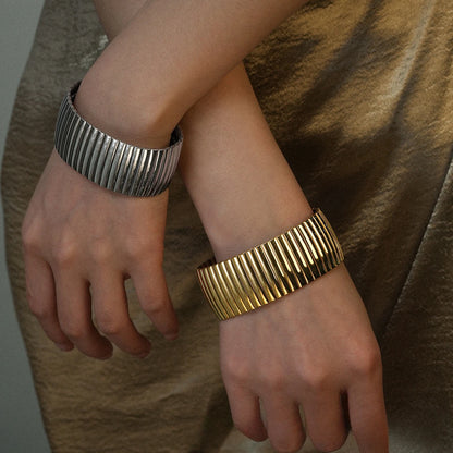 Titanium Steel Elastic Bracelet for Women.Heart Shape.1Pcs.Gold Plated Punk Jewelry.Hip Hop. New Design