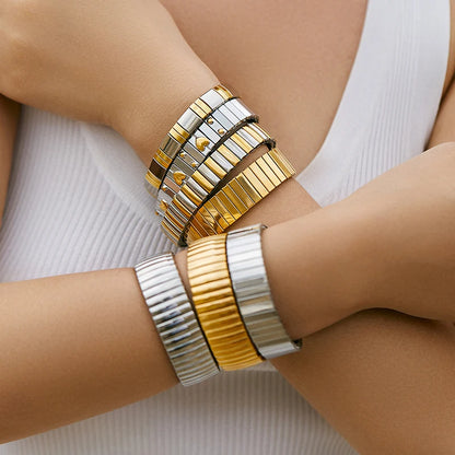 Titanium Steel Elastic Bracelet for Women.Heart Shape.1Pcs.Gold Plated Punk Jewelry.Hip Hop. New Design