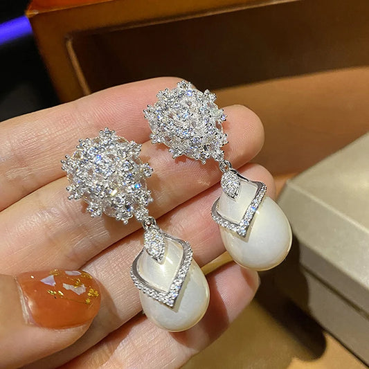 Gorgeous Simulated Pearl Dangle Earrings Lady Luxury Sparkling CZ Pendant Jewelry for Party Bridal Wedding Accessories