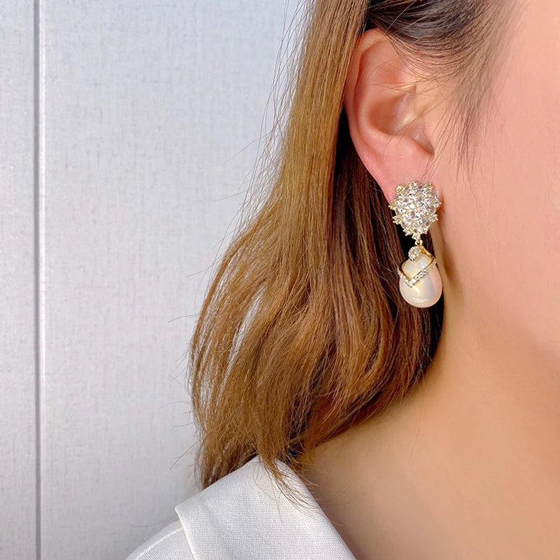 Gorgeous Simulated Pearl Dangle Earrings Lady Luxury Sparkling CZ Pendant Jewelry for Party Bridal Wedding Accessories