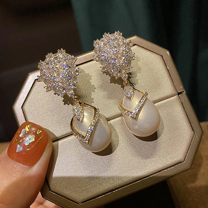 Gorgeous Simulated Pearl Dangle Earrings Lady Luxury Sparkling CZ Pendant Jewelry for Party Bridal Wedding Accessories