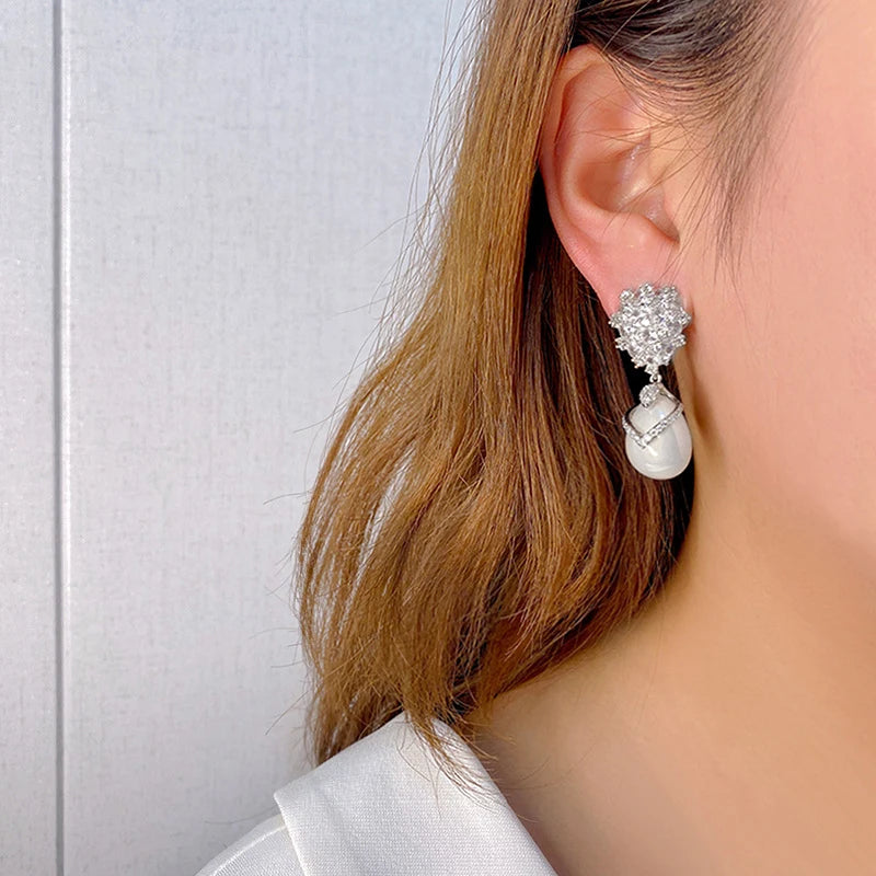 Gorgeous Simulated Pearl Dangle Earrings Lady Luxury Sparkling CZ Pendant Jewelry for Party Bridal Wedding Accessories