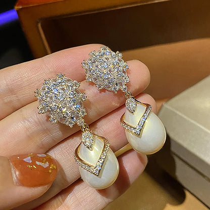 Gorgeous Simulated Pearl Dangle Earrings Lady Luxury Sparkling CZ Pendant Jewelry for Party Bridal Wedding Accessories