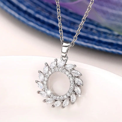 Circle Necklace with Cubic Zirconia Simple Stylish Clavicle Chain Necklace for Women Wedding Eternity Jewelry